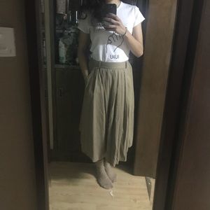 Khaki long skirt with pockets